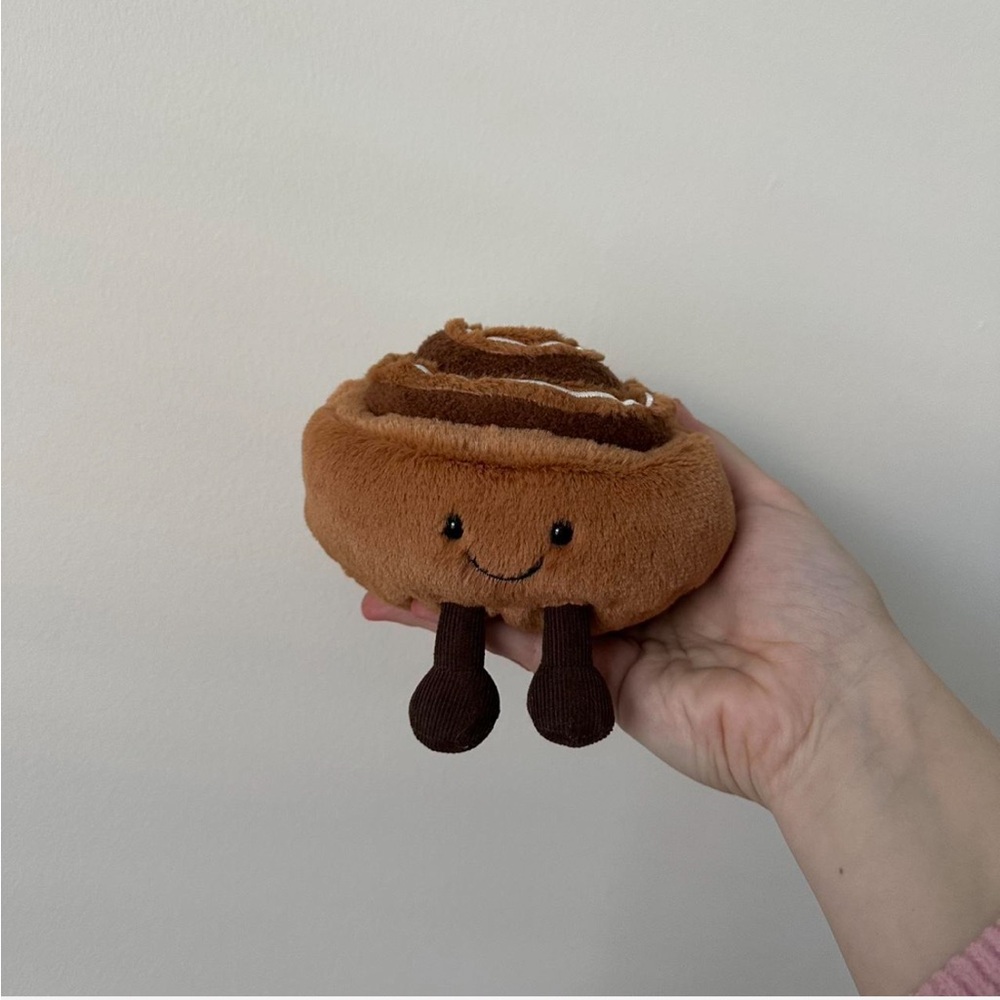 Jellycat Amuseables Cinnamon Roll